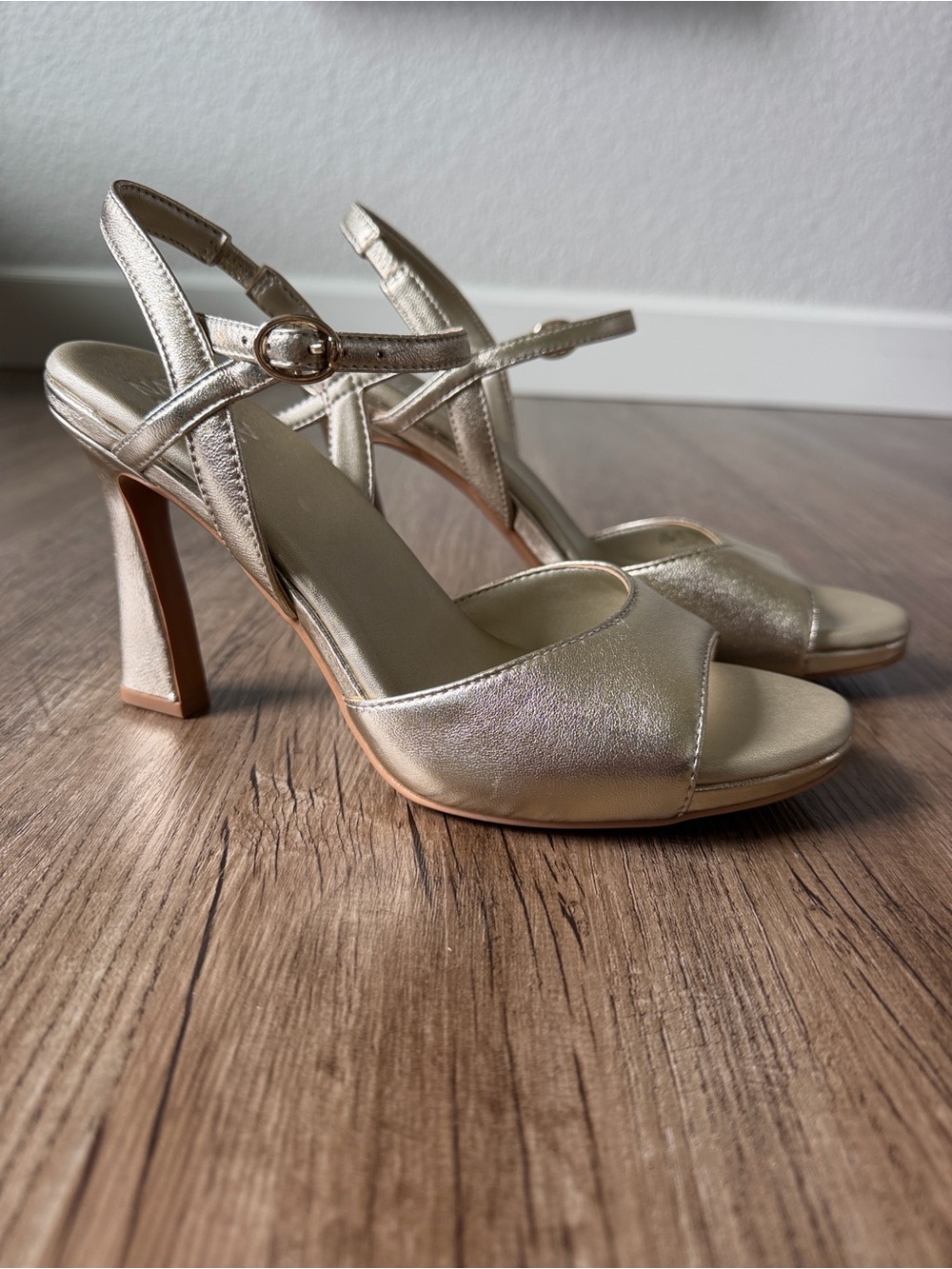Naturalizer Metallic Gold Lala Sandal NWOT